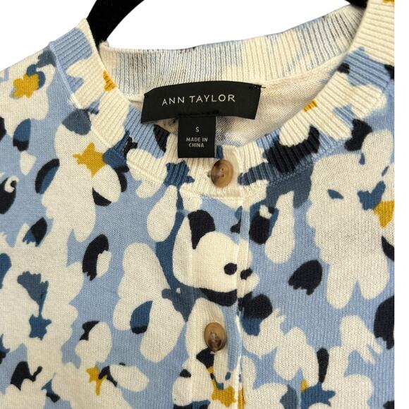 Ann Taylor Women's Daisy Floral Cardigan Size Small - Picture 3 of 5